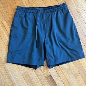 Lululemon shorts - MEDIUM Men’s - lined 6” inseam